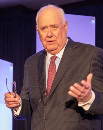 Barry-at-podium-2-e1591820339901-600x432